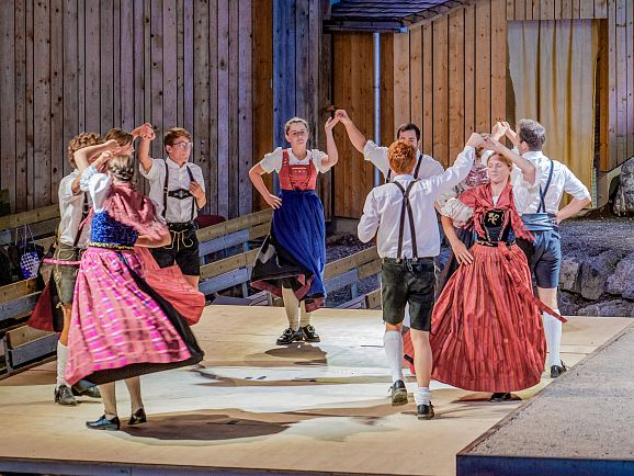 Summer in Lechtal customs dance group