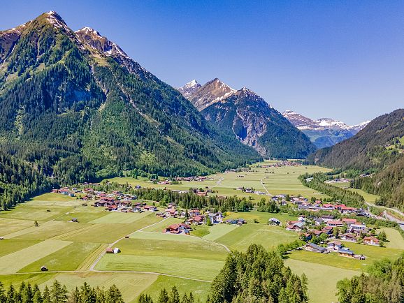 Sommer im Lechtal-Landschaften und Natur Bach und Sonnenkogel