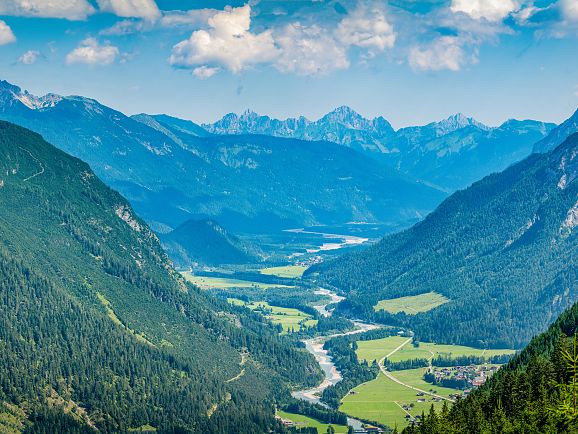 Sommer im Lechtal - Wildfluss Lech Forach mit Baggersee