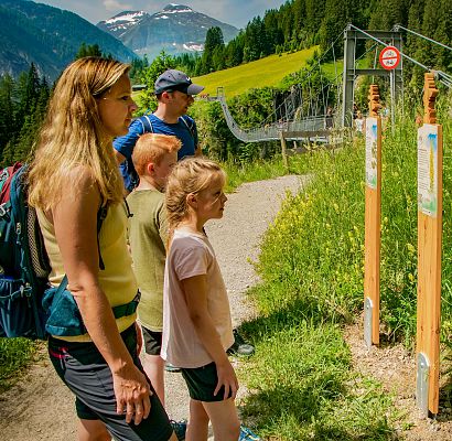 informationstafeln-beim-vitalweg-holzgau-1